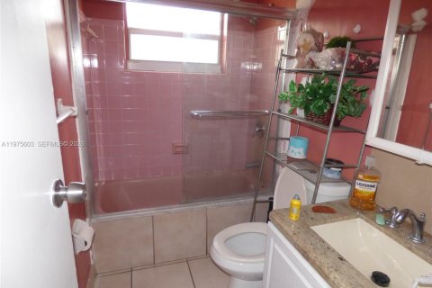 Купить виллу или дом в Майами-Гарденс, Флорида 4 спальни, 106.28м2, № 2038502 - фото 6