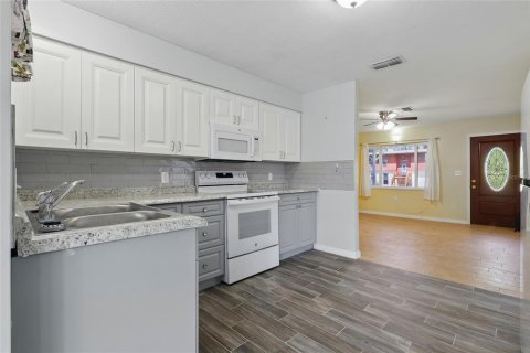 Villa ou maison à vendre à New Port Richey, Floride: 2 chambres, 94.76 m2 № 1754498 - photo 6
