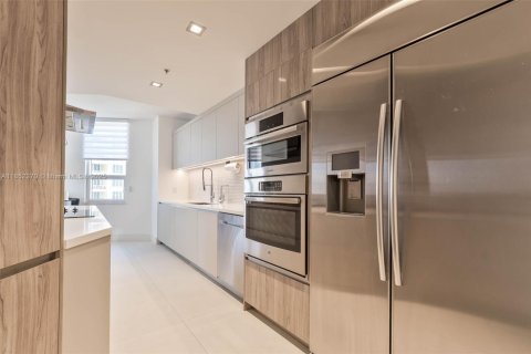 Condo in Miami, Florida, 3 bedrooms  № 1877528 - photo 9