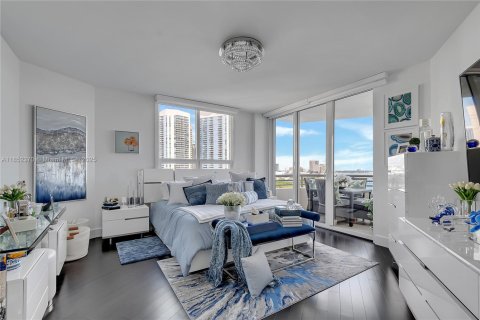 Condo in Miami, Florida, 3 bedrooms  № 1877528 - photo 13