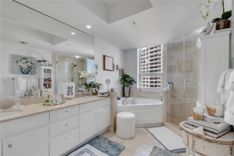 Купить кондоминиум в Майами, Флорида 3 спальни, 213.02м2, № 1877528 - фото 17