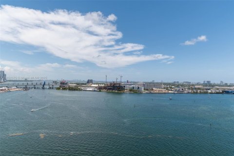 Condo in Miami, Florida, 3 bedrooms  № 1877528 - photo 27