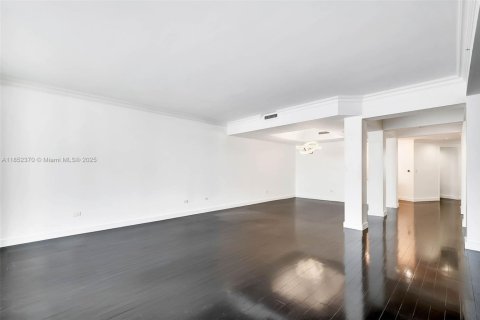 Condo in Miami, Florida, 3 bedrooms  № 1877528 - photo 4