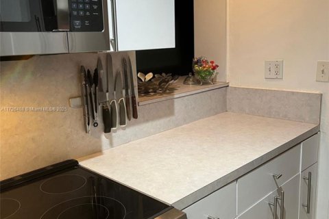 Villa ou maison à vendre à Hollywood, Floride: 3 chambres, 146.04 m2 № 1975651 - photo 25