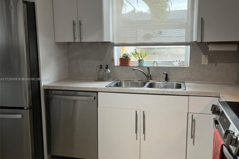 Villa ou maison à vendre à Hollywood, Floride: 3 chambres, 146.04 m2 № 1975651 - photo 27