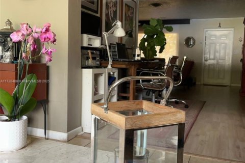 Villa ou maison à vendre à Hollywood, Floride: 3 chambres, 146.04 m2 № 1975651 - photo 20