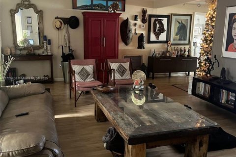 Villa ou maison à vendre à Hollywood, Floride: 3 chambres, 146.04 m2 № 1975651 - photo 8