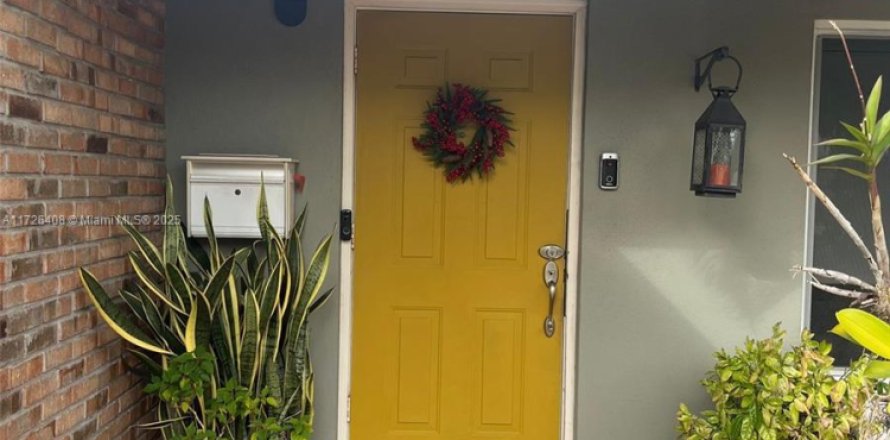 Villa ou maison à Hollywood, Floride 3 chambres, 146.04 m2 № 1975651