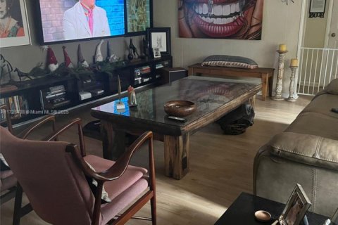 Villa ou maison à vendre à Hollywood, Floride: 3 chambres, 146.04 m2 № 1975651 - photo 9