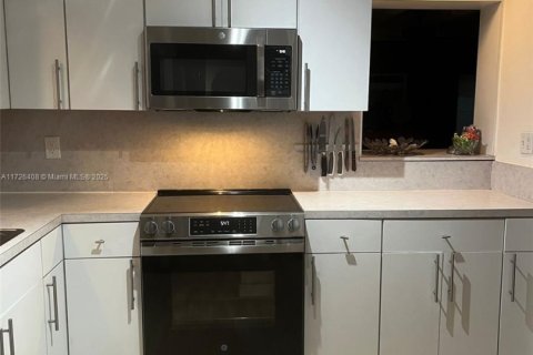 Villa ou maison à vendre à Hollywood, Floride: 3 chambres, 146.04 m2 № 1975651 - photo 24