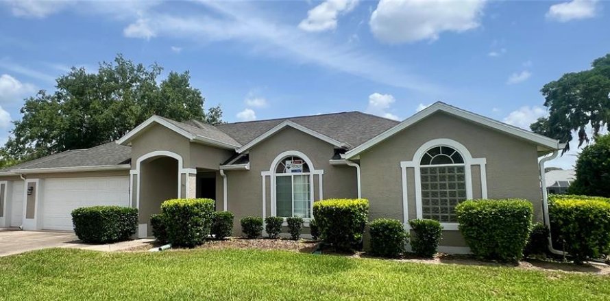 House in Ocala, Florida 3 bedrooms, 222.87 sq.m. № 1786318