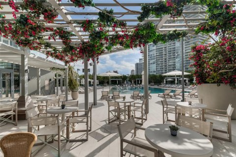 Condo in Miami Beach, Florida, 1 bedroom  № 1998937 - photo 23