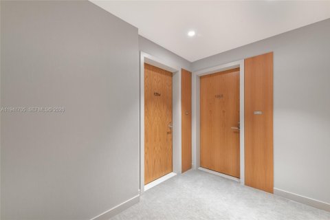 Condo in Miami Beach, Florida, 1 bedroom  № 1998937 - photo 3