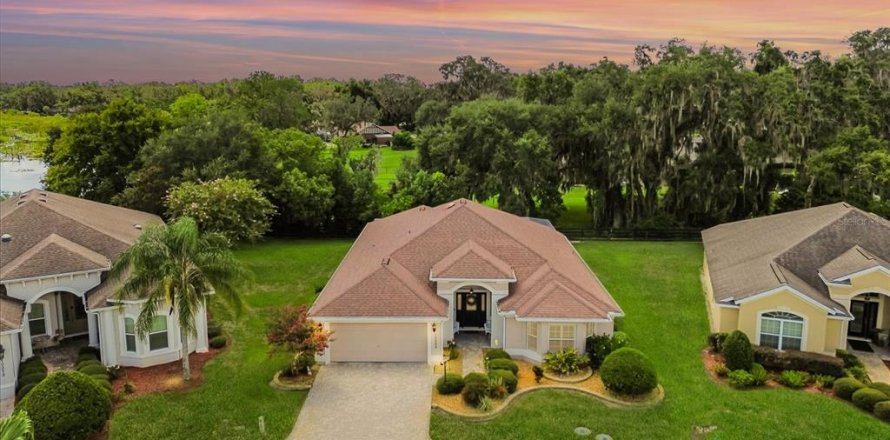 House in Oxford, Florida 3 bedrooms, 191.29 sq.m. № 1885829
