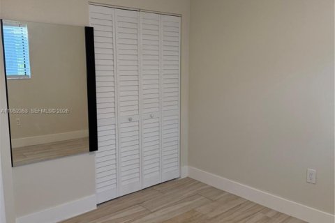 Condominio en alquiler en Hialeah, Florida, 2 dormitorios, 75.44 m2 № 2009646 - foto 10