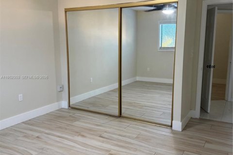 Condominio en alquiler en Hialeah, Florida, 2 dormitorios, 75.44 m2 № 2009646 - foto 7