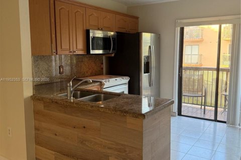 Condominio en alquiler en Hialeah, Florida, 2 dormitorios, 75.44 m2 № 2009646 - foto 4