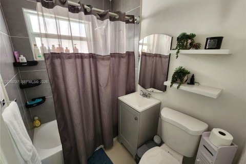Снять в аренду виллу или дом в Лодерхилл, Флорида 3 спальни, 81.2м2, № 2154310 - фото 24