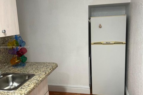 Immobilier commercial à louer à Miami, Floride: 1 chambre, 182.46 m2 № 2409721 - photo 5