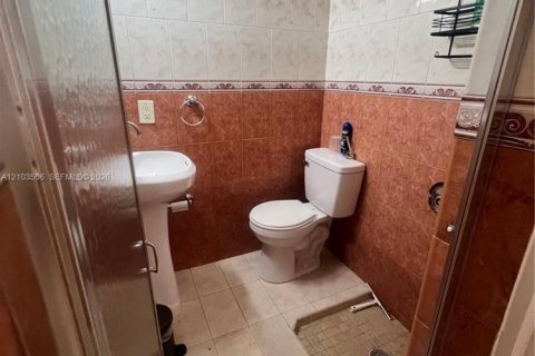 Immobilier commercial à louer à Miami, Floride: 1 chambre, 182.46 m2 № 2409721 - photo 10
