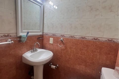 Immobilier commercial à louer à Miami, Floride: 1 chambre, 182.46 m2 № 2409721 - photo 11
