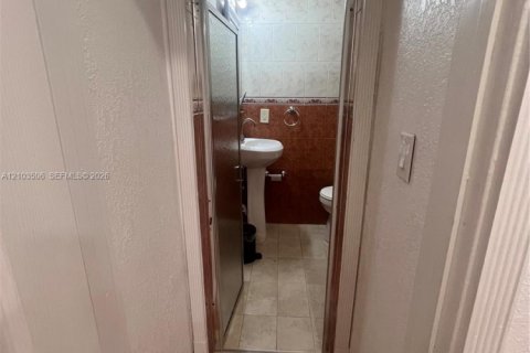 Immobilier commercial à louer à Miami, Floride: 1 chambre, 182.46 m2 № 2409721 - photo 9