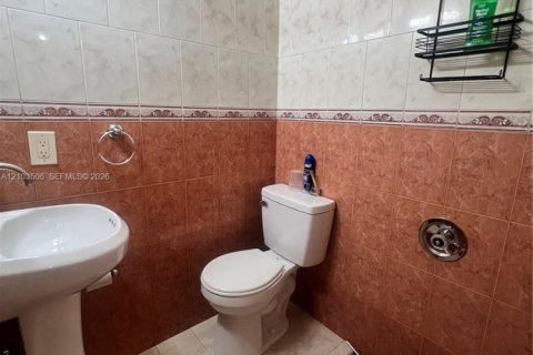 Immobilier commercial à louer à Miami, Floride: 1 chambre, 182.46 m2 № 2409721 - photo 12