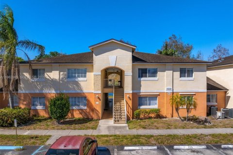 Снять в аренду кондоминиум в Холливуд, Флорида 2 спальни, 69.58м2, № 2024889 - фото 2