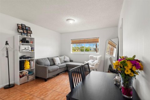 Снять в аренду кондоминиум в Холливуд, Флорида 2 спальни, 69.58м2, № 2024889 - фото 3