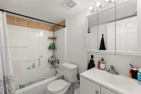 Снять в аренду кондоминиум в Холливуд, Флорида 2 спальни, 69.58м2, № 2024889 - фото 17