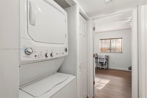 Снять в аренду кондоминиум в Холливуд, Флорида 2 спальни, 69.58м2, № 2024889 - фото 18