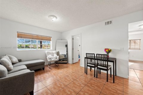 Снять в аренду кондоминиум в Холливуд, Флорида 2 спальни, 69.58м2, № 2024889 - фото 6