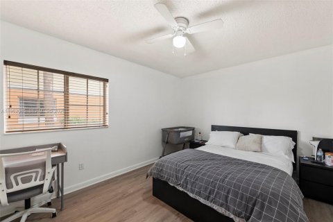 Снять в аренду кондоминиум в Холливуд, Флорида 2 спальни, 69.58м2, № 2024889 - фото 13