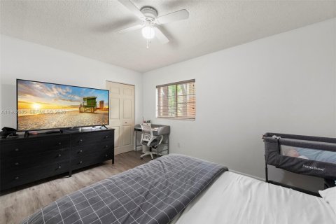 Снять в аренду кондоминиум в Холливуд, Флорида 2 спальни, 69.58м2, № 2024889 - фото 12