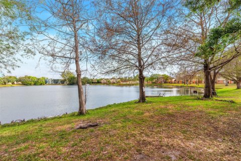 Снять в аренду кондоминиум в Холливуд, Флорида 2 спальни, 69.58м2, № 2024889 - фото 19