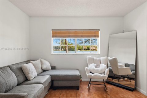 Снять в аренду кондоминиум в Холливуд, Флорида 2 спальни, 69.58м2, № 2024889 - фото 4