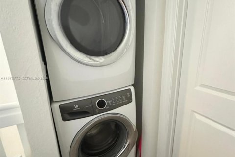 Купить таунхаус в Хомстед, Флорида 3 спальни, 143.53м2, № 2032961 - фото 17