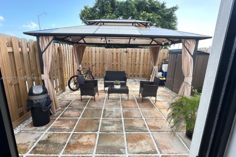 Купить таунхаус в Хомстед, Флорида 3 спальни, 143.53м2, № 2032961 - фото 18