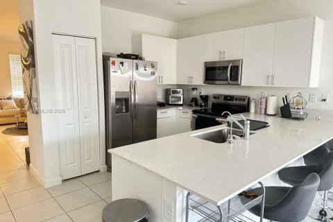 Купить таунхаус в Хомстед, Флорида 3 спальни, 143.53м2, № 2032961 - фото 6