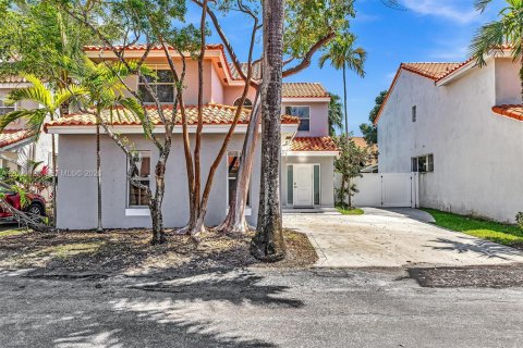 House in Hollywood, Florida 3 bedrooms, 157.93 sq.m. № 2401290 - photo 3