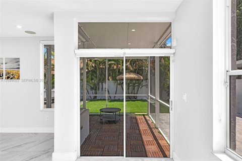 House in Hollywood, Florida 3 bedrooms, 157.93 sq.m. № 2401290 - photo 17