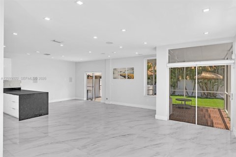 House in Hollywood, Florida 3 bedrooms, 157.93 sq.m. № 2401290 - photo 9