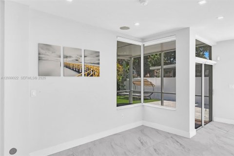 House in Hollywood, Florida 3 bedrooms, 157.93 sq.m. № 2401290 - photo 18
