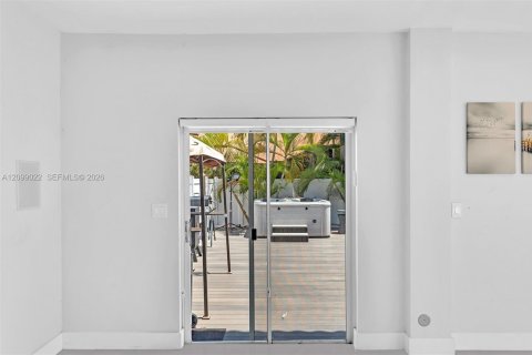 House in Hollywood, Florida 3 bedrooms, 157.93 sq.m. № 2401290 - photo 19