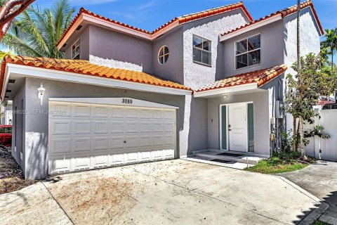 House in Hollywood, Florida 3 bedrooms, 157.93 sq.m. № 2401290