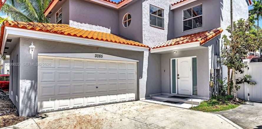 House in Hollywood, Florida 3 bedrooms, 157.93 sq.m. № 2401290