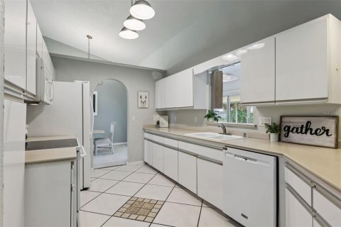 Villa ou maison à vendre à Edgewater, Floride: 3 chambres, 207.36 m2 № 2321139 - photo 17
