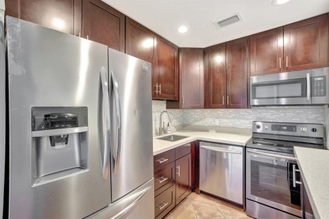 Condo in Fort Lauderdale, Florida, 2 bedrooms  № 2262910 - photo 8