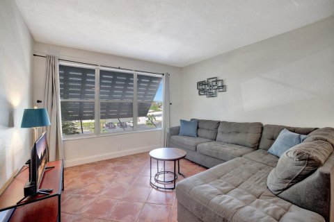 Condo in Fort Lauderdale, Florida, 2 bedrooms  № 2262910 - photo 2