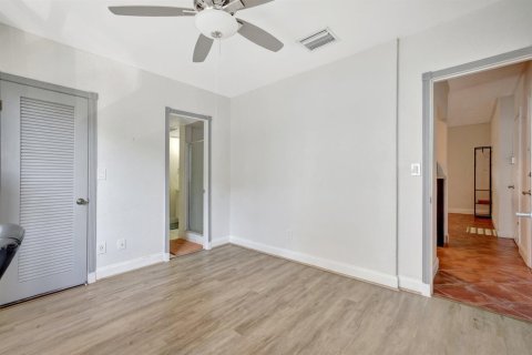 Condo in Fort Lauderdale, Florida, 2 bedrooms  № 2262910 - photo 18
